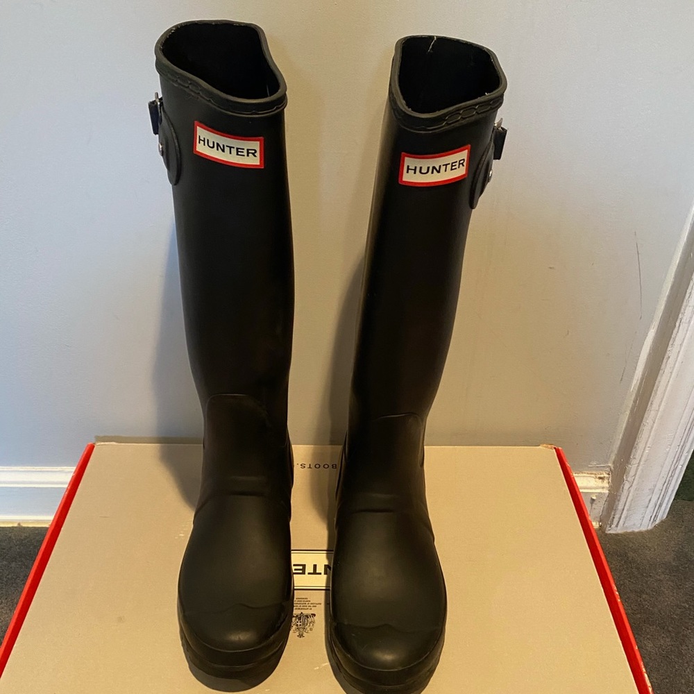 Hunter Matte Black Size 7 Boots